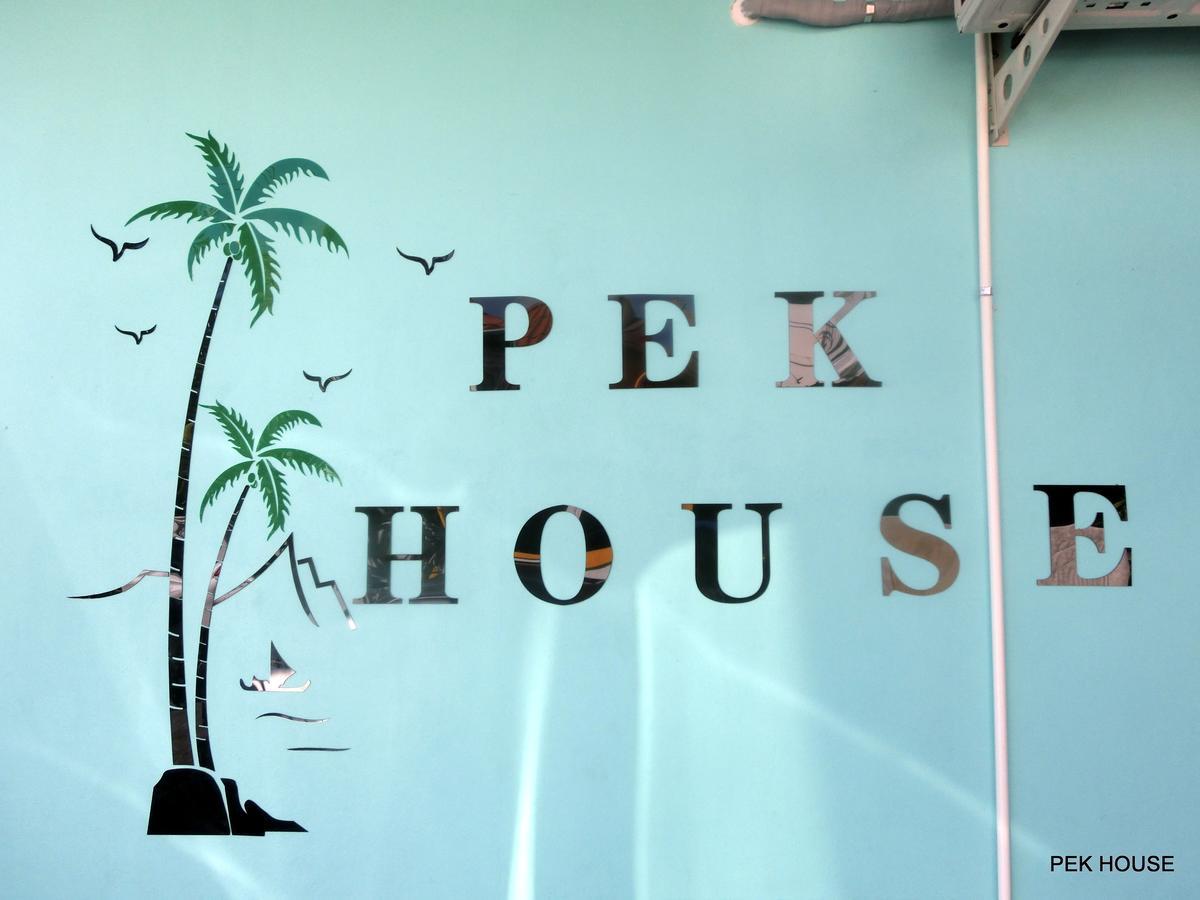 Pek House Apartamento Phuket Exterior foto